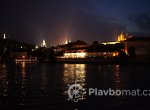 Večeře na parníku  na Vltavě