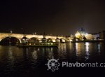 Karlův most z lodi